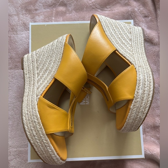 MICHAEL KORS Bradley Mule Sandals Wedge NEW IN BOX ⭐️✨ - Picture 3 of 5
